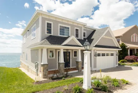 Luxurious Oceanfront Property: A Cruising Feeling Awaits You ! Отели рядом с достопримечательностью «Лонг Сандс Бич»