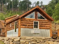 8 miles to Mount Rushmore - Sleeps 2 - King Bed Hotels in Mount Rushmore UT