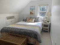 Waterfront 4 Bedroom House with Beautiful Views - Short Walk to Kelly Beach!