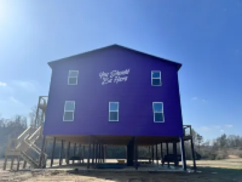 Beautiful cabin on the banks of the Little Missouri River Relief!
