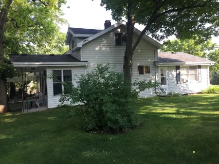 LAKE FRONT COTTAGE ON IYOPAWA ISLAND GOLF COURSE Отели в г. Branch County