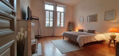 Luxurious 70m² apartment, Valenciennes hyper center Hotel dekat Middle School Charles Eisen