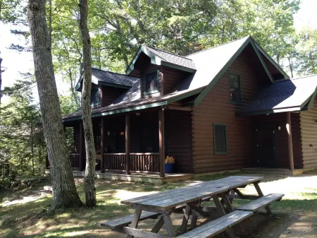 QUINTESSENTIAL MAINE LOG CABIN SET ON GORGEOUS LAKE