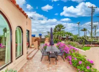 Historic Spanish Home - Walk to the Beach, Restaurants and Shopping!
