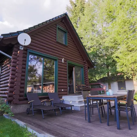Woodblockhouse on lakeland in between nature to relax with fireplace Отели в г. Темплин