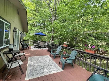 Perfect Poconos Retreat, .5 miles -Beach & Pool, Huge Game Room, Pet Friendly!