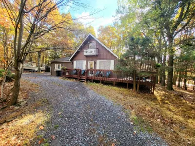 Bear Lair 1 Pet friendly,walking trails,hot tub Hotels near Hawk Falls
