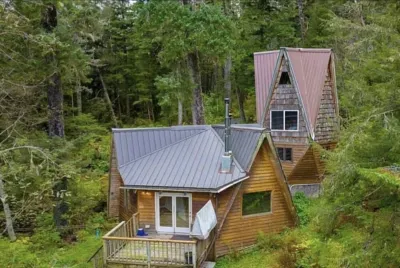 Organic-mod mid-century A-frame gem in pristine coastal forest setting Hotels near Chapel by the Lake