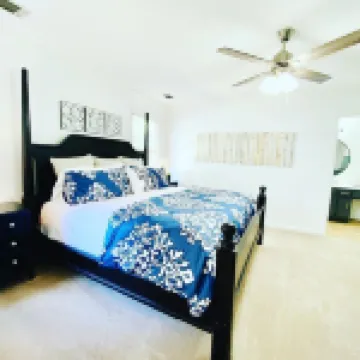 Gorgeous 4 BR Home - 1.5 mi from DT Alpharetta and Avalon