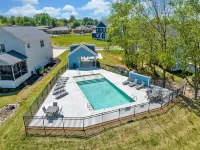 Bright airy lakeside home in gated community