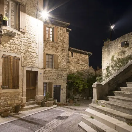Gîte Léonie " Entre Cèze et Ardèche " 30430 BARJAC