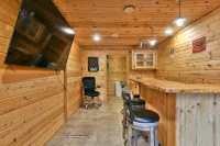 Beautiful Cedar Chalet Lake Cabin on Middle Lake!!!