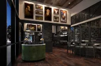 The Porter Portland, Curio Collection by Hilton - bar