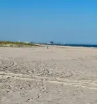 Cozy  condo getaway…short walk to the beach