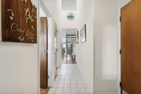 3 Pelicans - Waterfront Condo w Pool & Boat Trailer Parking