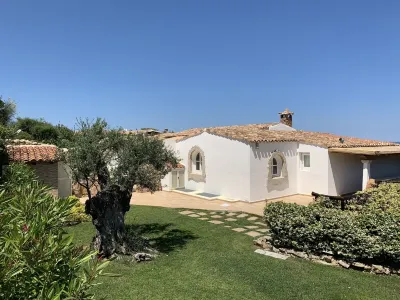 Villaluxx is Wonderful & Modern .Huge Infinity SwimPool & Whirlpools .GreatView Hotel a 