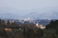House on Florence Hills - 4 Miles Away from Downtown Florence!
