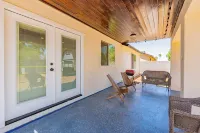 Sophisticated 4-Bedroom Getaway in Gilbert