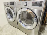 Private guest suite with Full kitchen & laundry