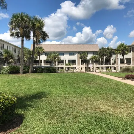 Best Beach view condo 2 story 2br 1.5ba views of ocean,pool & intercoastal.
