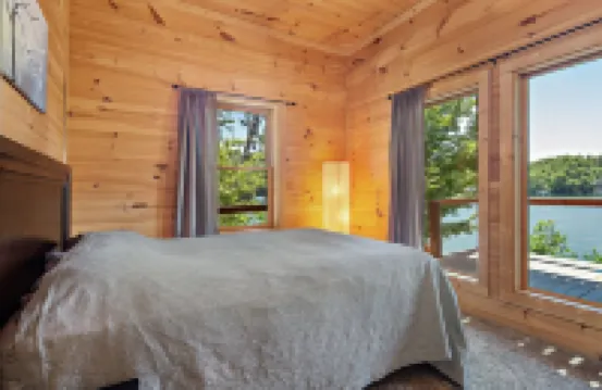 Amazing LAKE FRONT Log Cabin