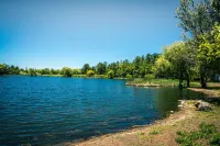 SPECTACULAR MOUNTAIN BLUFF CABIN WITH LAKE VIEWS-FENCED