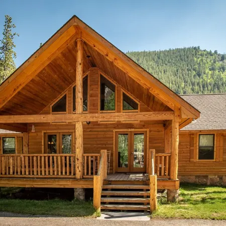 Come Stay and Play in the Rockies with 2 King and 6 Queen beds!  Great ESCAPE!