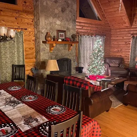 5br Log Cabin: Hot Tub, Firepit, Game Room, Yard! Near Fontana, Bryson, and NOC