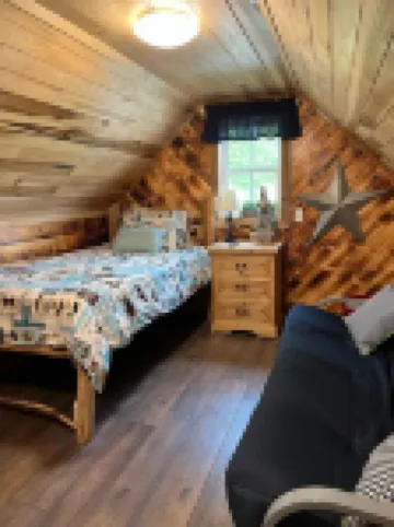 Little cabin on the smith lake