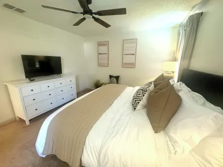 Casa De Augustine - Newly renovated 3 bed pool home with golf course views