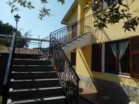 Iris - 150 sqm apartment (3 bedrooms, 2 bathrooms) with garden