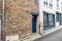 Bleu Bonheur, Appartement Cosy au Coeur de la Baie Các khách sạn gần Eglise Saint-Martin