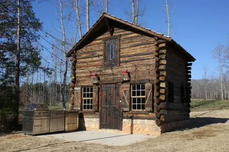 Cabin on Pond and Vineyard next to Aging Cave