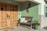 Stylish Stunning & Cozy Heated Pool Home Hotels in Deltona