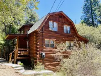The Creek-Side Cabin: Spa, 5 Star, Upgraded, Big Deck, Quiet, Walk To Town