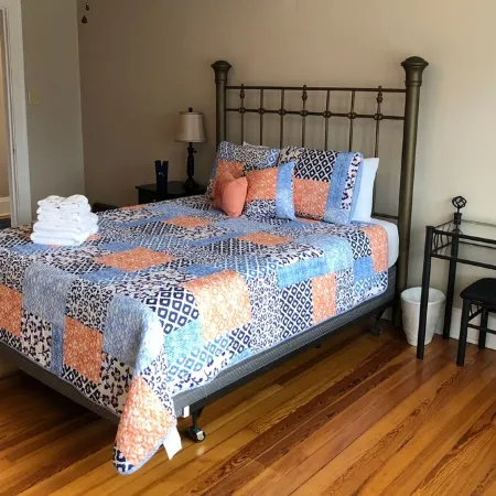 Farmhouse in the vineyards! Sleeps 8!