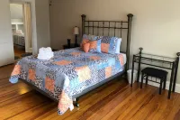 Farmhouse in the vineyards! Sleeps 8!