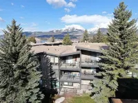 Lakefront Retreat - Cozy Condo for Year-Round Fun!