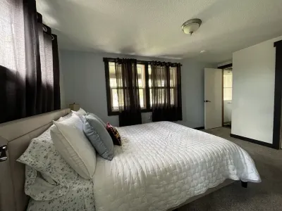 Beautiful, Countryside, 6 Bdrm Next to Custer State Park with Air Conditioning