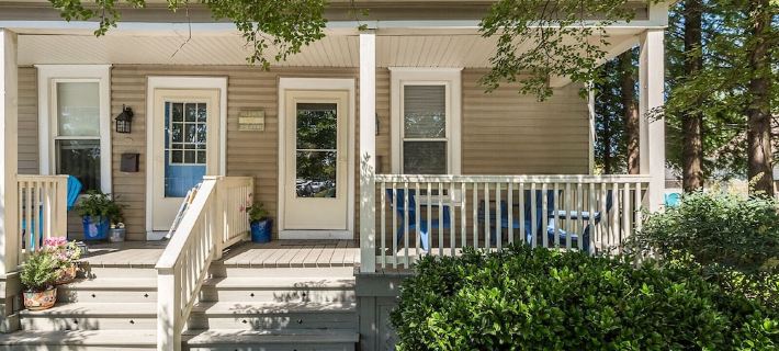 Next to the park and 2 blocks to the Beach and restaurants! RIGHT side of Duplex Hotels in Cape Charles