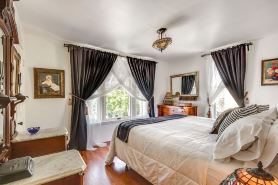 VICTORIAN PARADISE WITH INTELLIBED BED IN DOWNTOWN CAMPBELL