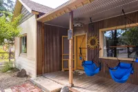 We have A/C! Relax in the hot tub! modern design, family and pet friendly! Hotels in Salida