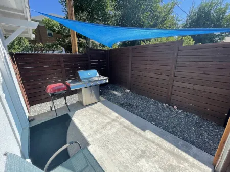 Cozy Downtown Home 🏘