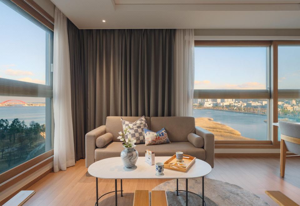 4. 르컬렉티브 속초..