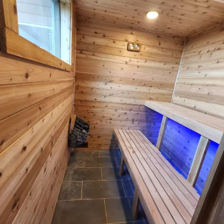 Modern 5 Bedroom Retreat w/ Mountain Views. Sauna + Wood Fired Pizza Oven!