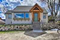 Cozy Custer Cottage: Family-Friendly, SD Charm, Bar, Deck & Walk to Dining