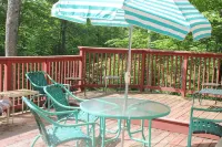 Contemporary Family Lodge, 1/2 mile to Lake!