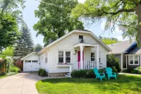 3 Bedroom Cottage with Private Fenced Yard