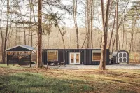 Steel Nest- a charming 2-bedroom container house Rockbridge