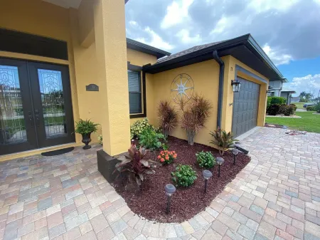 Spacious Waterfront 4+ bedroom Pool Home in delightful Rotonda West, FL